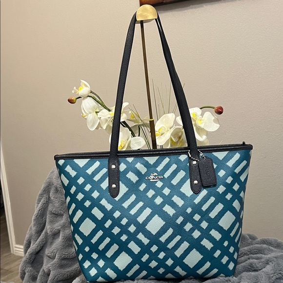 Coach Handbags - Coach Wild Plaid Teal City Zip Bag EUC retail $295